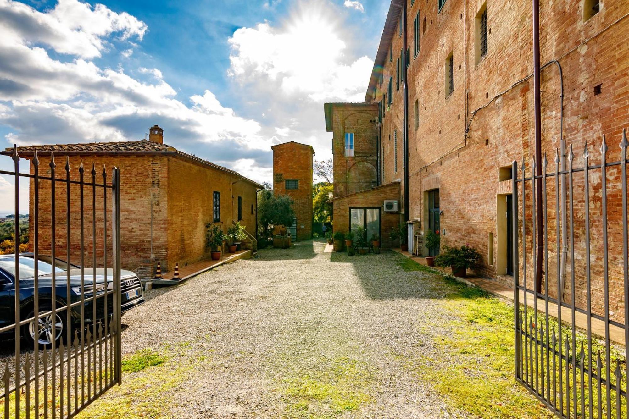 Porta Romana Elegant Apartments With Private Parking! Siena Zewnętrze zdjęcie
