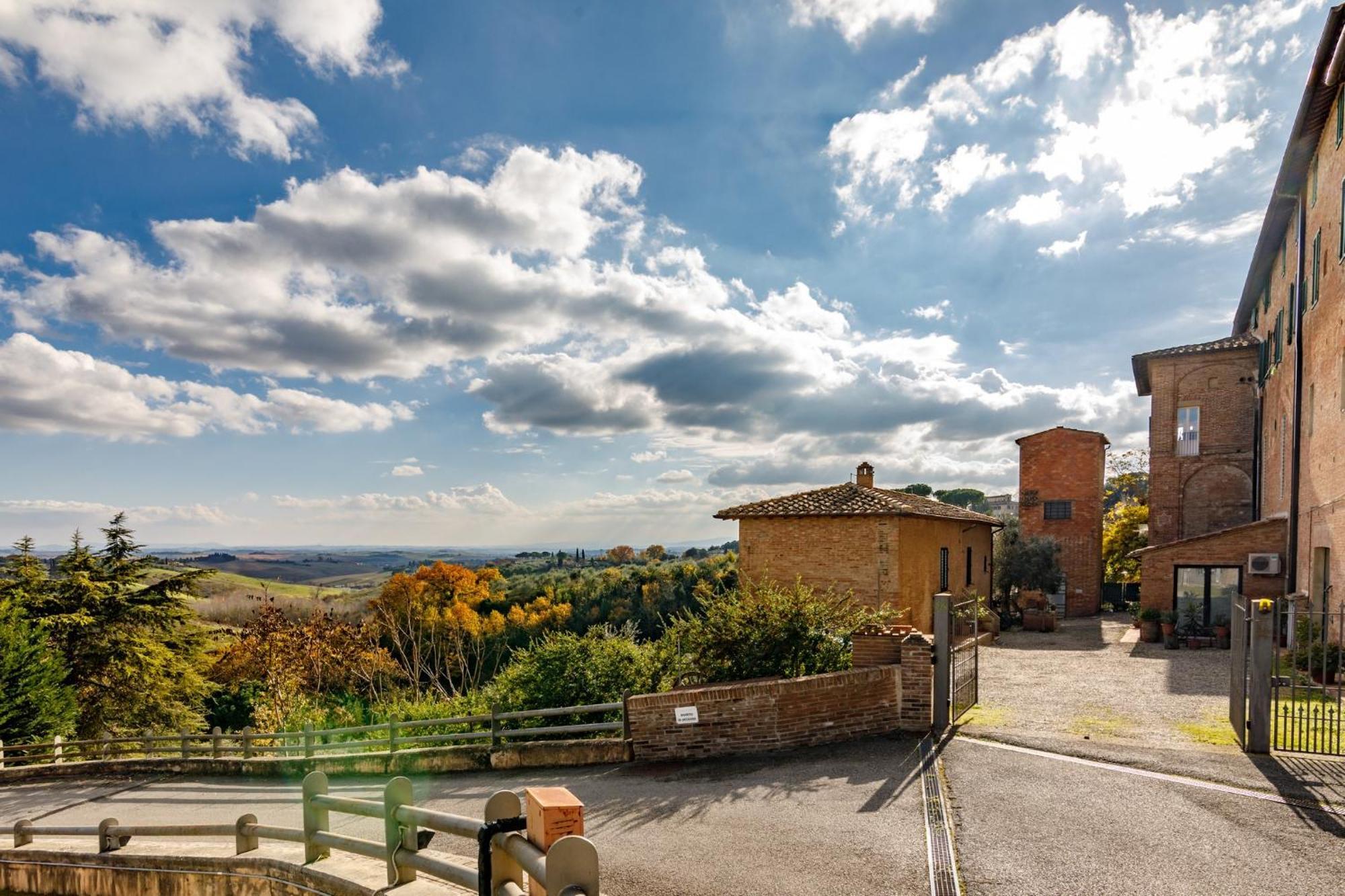 Porta Romana Elegant Apartments With Private Parking! Siena Zewnętrze zdjęcie